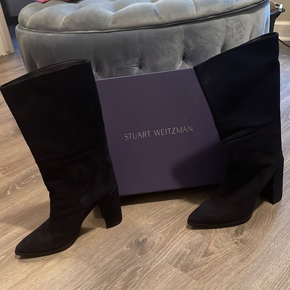 Stuart Weizmann Beautiful “Straighten” Blue Suede Boot